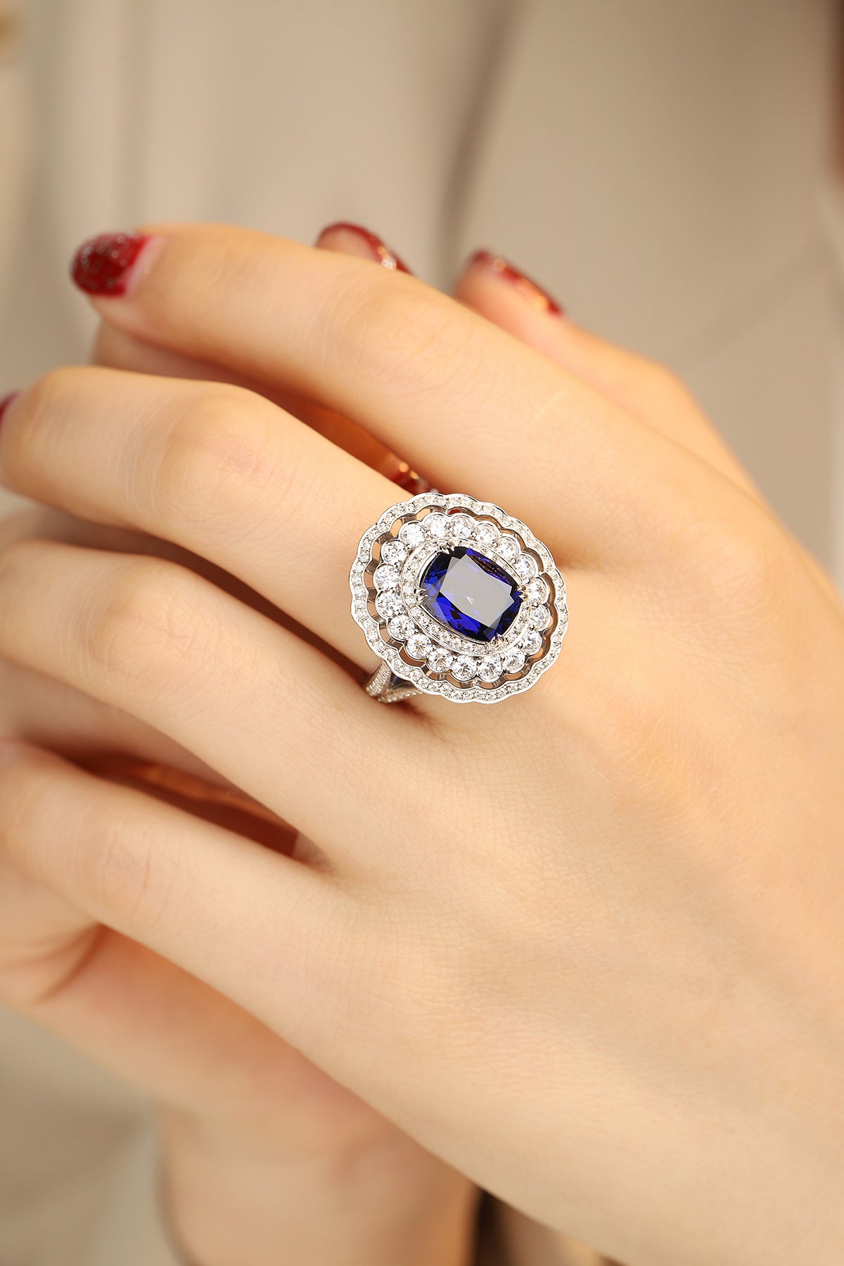 Laboratory grown sapphire ring,main stone 4.005CT,9K gold ring setting