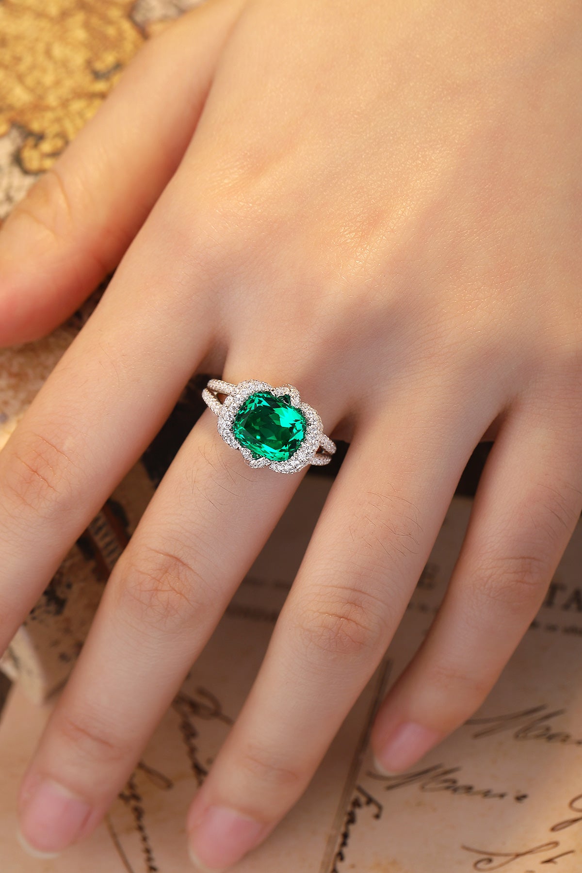 Laboratory grown emerald ring,main stone 2.95CT,9K gold ring setting