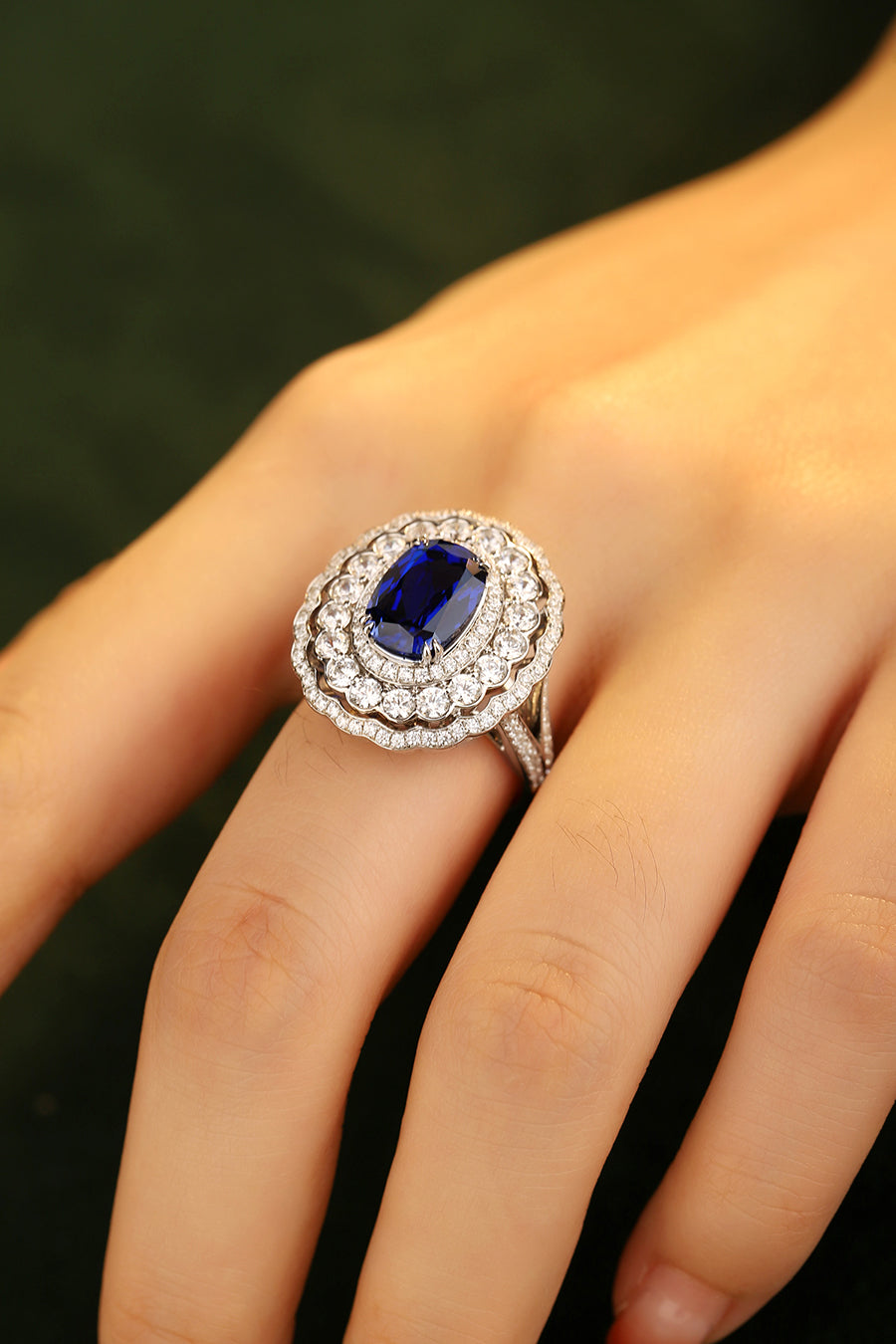 Laboratory grown sapphire ring,main stone 3.79CT,9K gold ring setting