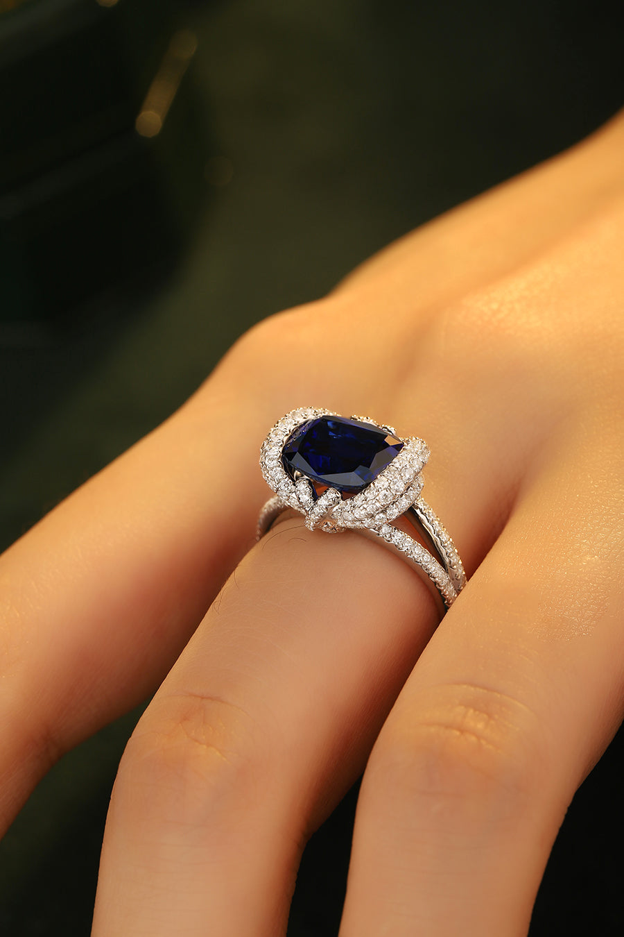 Laboratory grown sapphire ring,main stone 4.0CT,9K gold ring setting