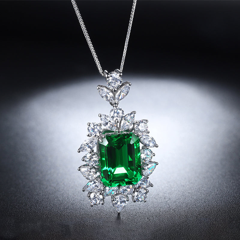 Laboratory grown emerald necklace,main stone 5.02CT,9K gold necklace setting