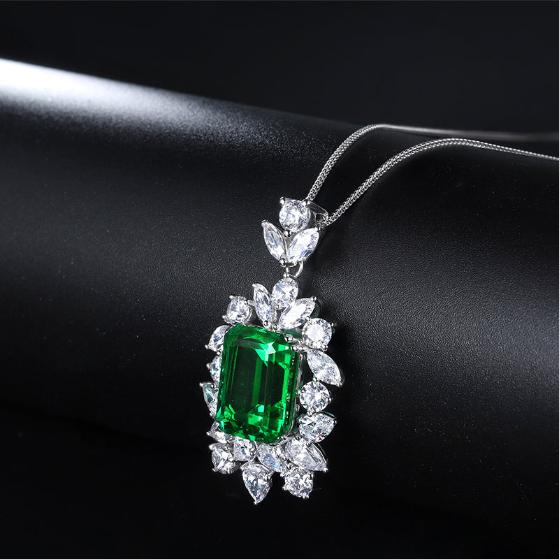 Laboratory grown emerald necklace,main stone 5.02CT,9K gold necklace setting