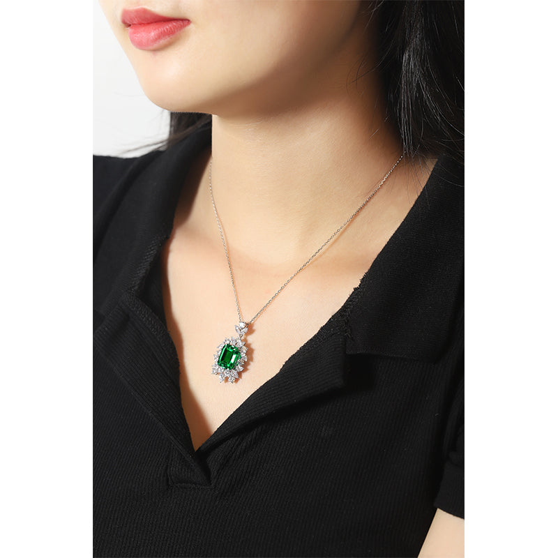 Laboratory grown emerald necklace,main stone 5.02CT,9K gold necklace setting