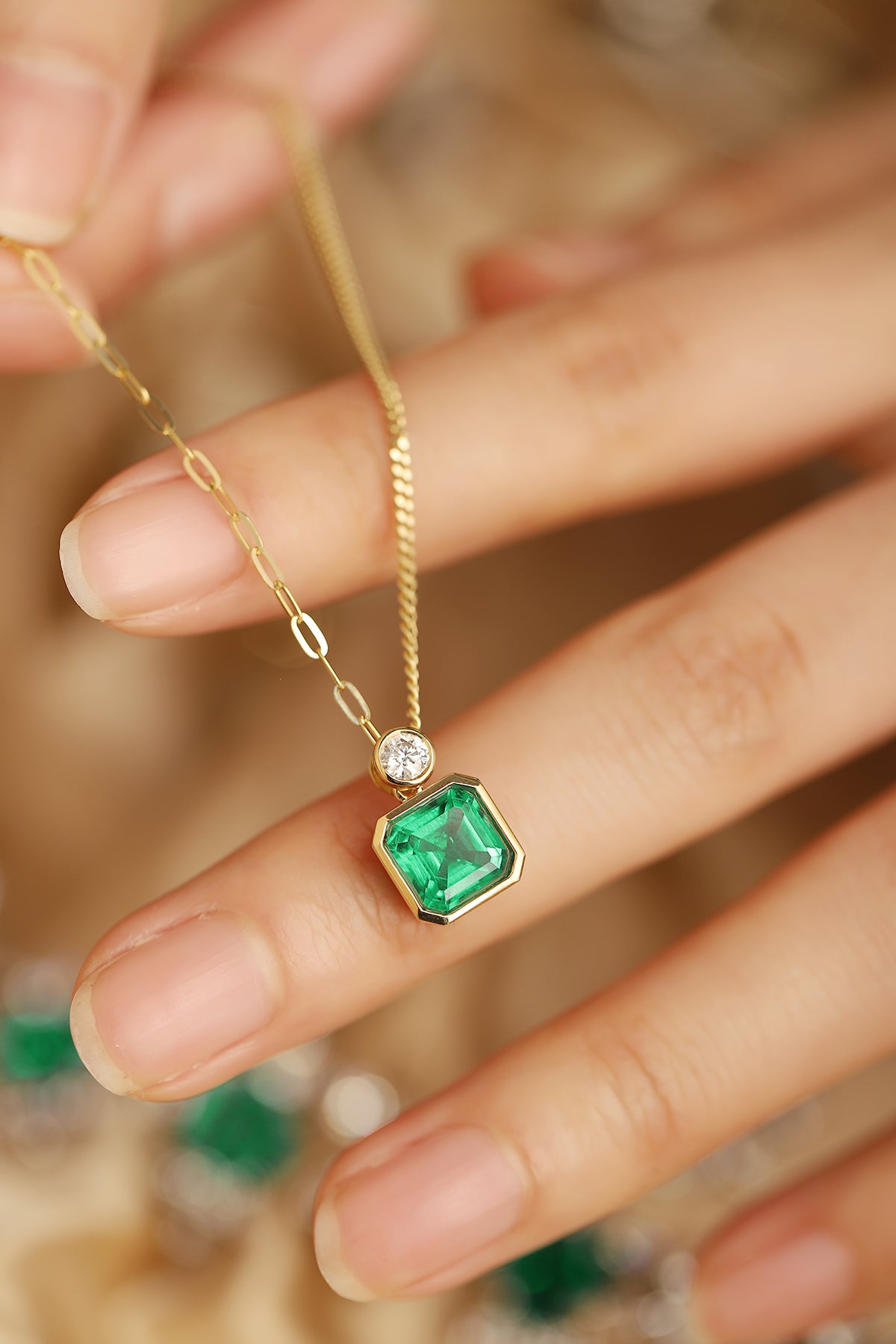 Laboratory grown emerald necklace,main stone 1.73CT,18K gold ring setting