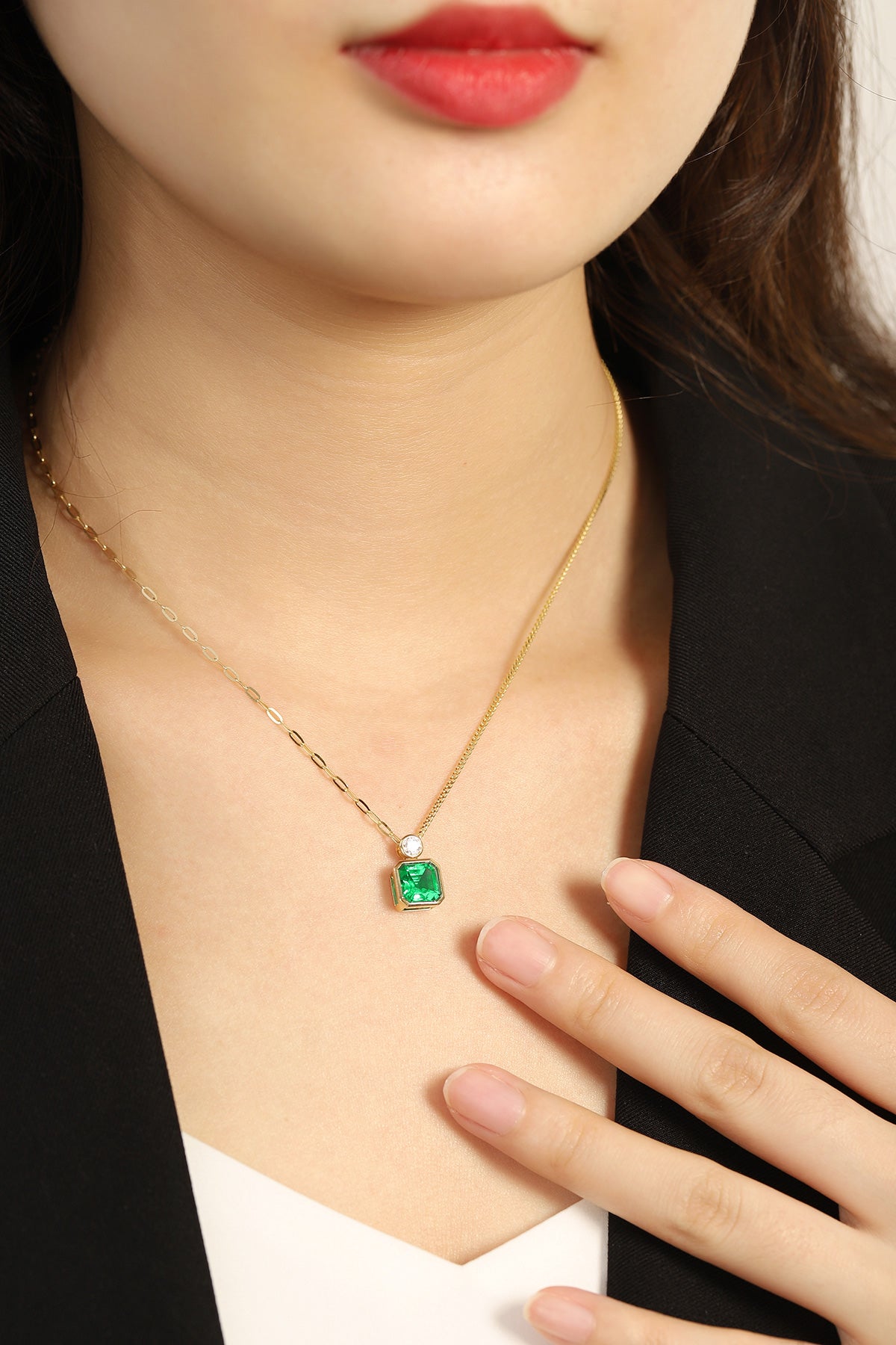 Laboratory grown emerald necklace,main stone 1.73CT,18K gold ring setting